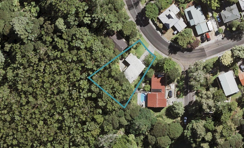28 Daffodil Street, Titirangi, Auckland - Carousel 1