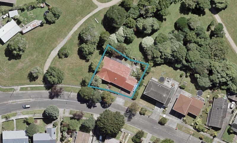 140 California Drive, Totara Park, Upper Hutt - Carousel 1