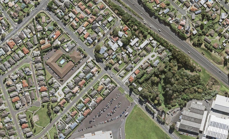 21 Tidal Road, Mangere, Auckland - Carousel 1