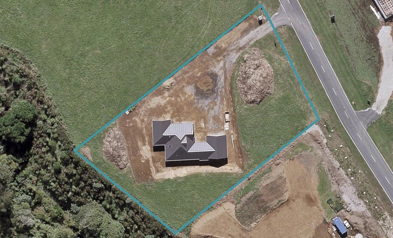 11 Pahakahaka Drive, Kaitake, New Plymouth - Carousel 1