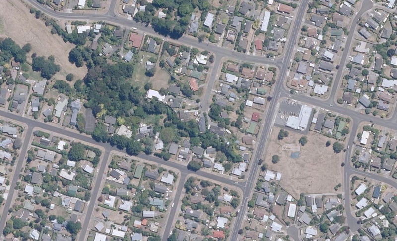 7 Gradwell Place, Two Mile Bay, Taupo - Carousel 1