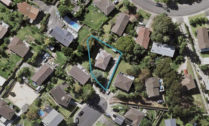 10 Erica Road, Sunnynook, Auckland - Carousel 1