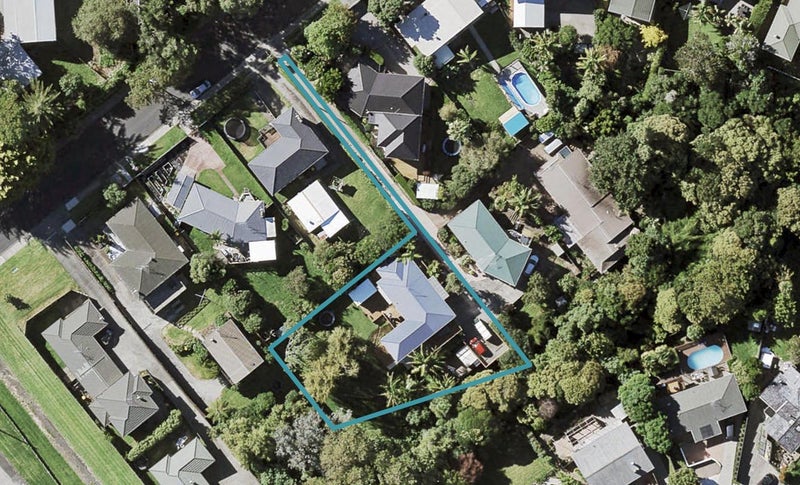 11 Trelawn Place, Cockle Bay, Auckland - Carousel 1