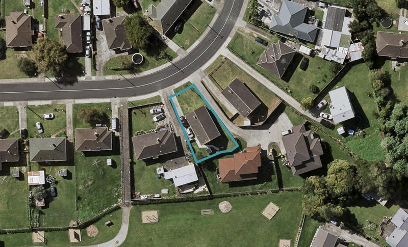 33 Nola Crescent, Otara, Auckland - Carousel 1