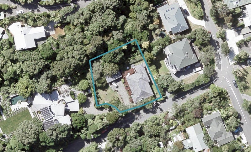 5 Taungata Road, York Bay, Lower Hutt - Carousel 1