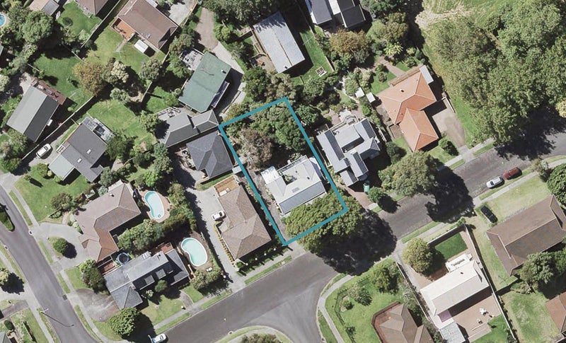 27 Dalwhinnie Parade, Highland Park, Auckland - Carousel 1
