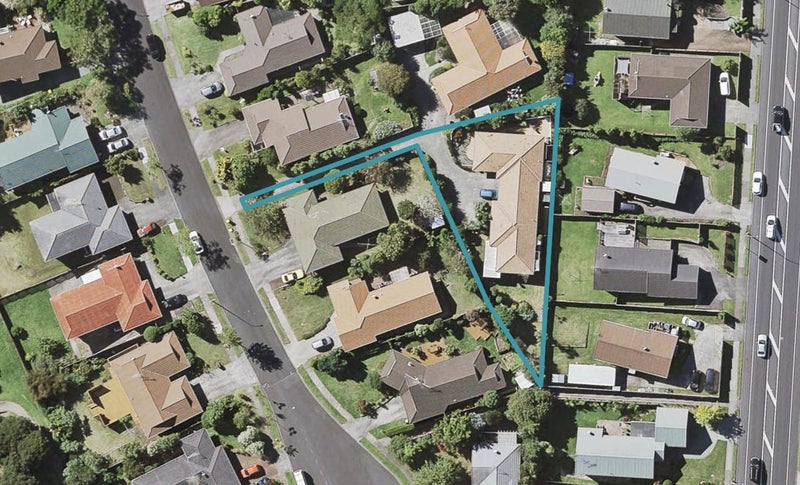 2/22 Pinewood Grove, Botany Downs, Auckland - Carousel 1