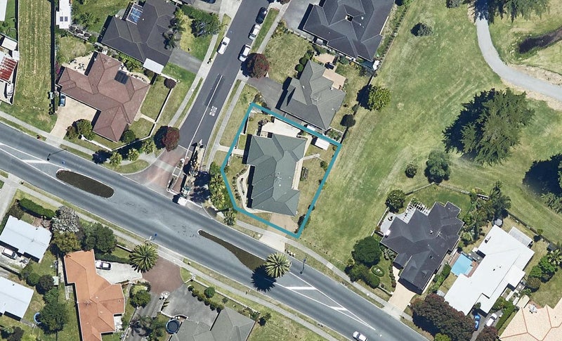 2 Santa Barbara Drive, Papamoa Beach, Papamoa - Carousel 1