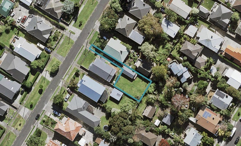 82A Fowlds Avenue, Sandringham, Auckland - Carousel 1