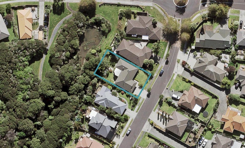 5 Carnelian Court, Westgate, Auckland - Carousel 1