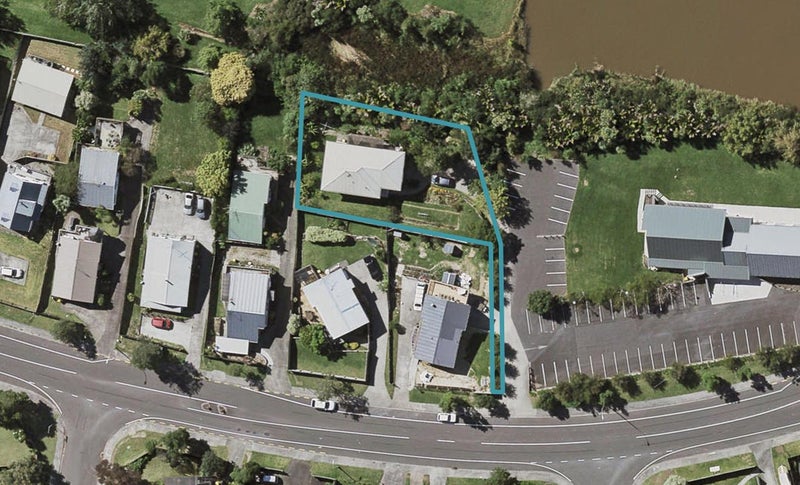 72 Trias Road, Totara Vale, Auckland - Carousel 1