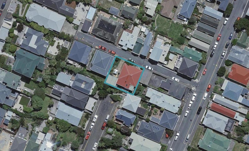 1 Tutchen Avenue, Mount Victoria, Wellington - Carousel 1