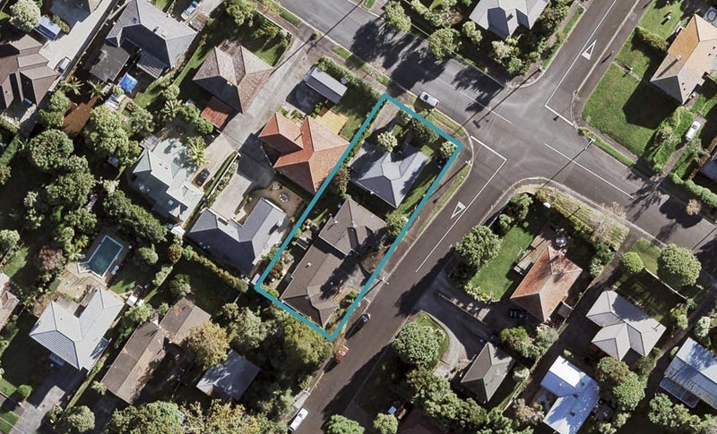 2/0 Saxon Street, Waterview, Auckland - Carousel 1