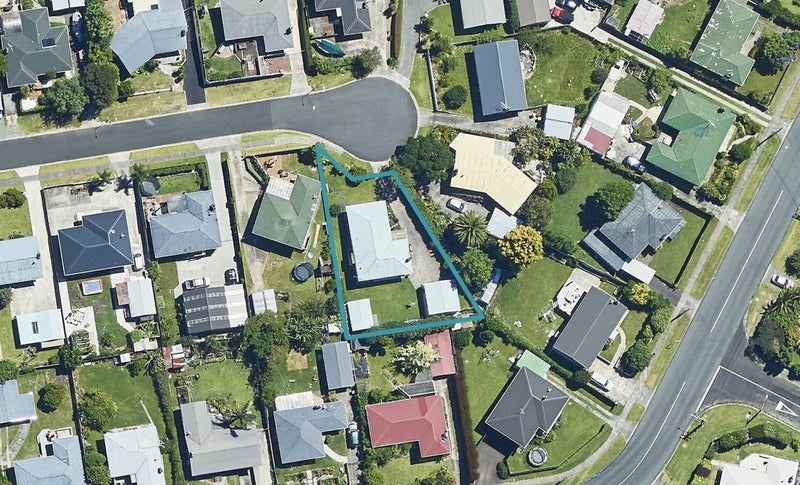 33 Woodford Avenue, Brookfield, Tauranga - Carousel 1