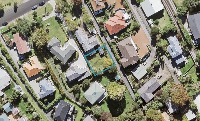 152B Cliff View Drive, Green Bay, Auckland - Carousel 1