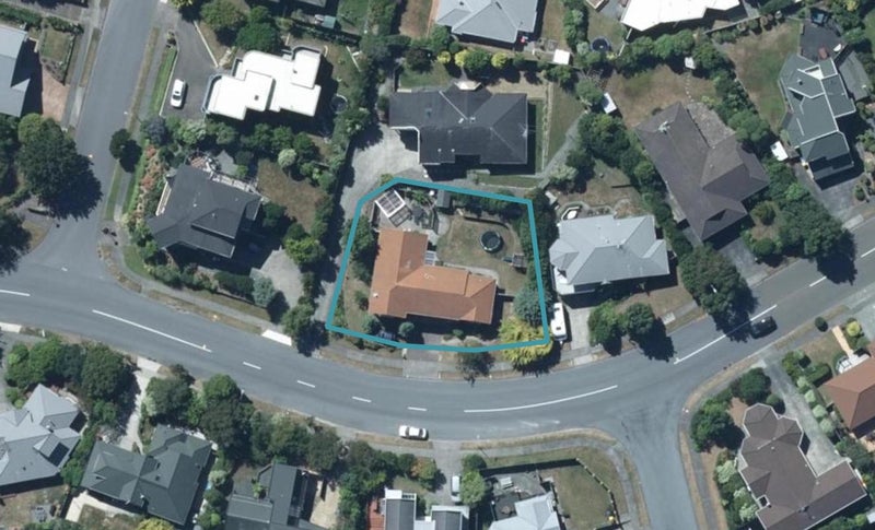 15 Joseph Banks Drive, Whitby, Porirua - Carousel 1