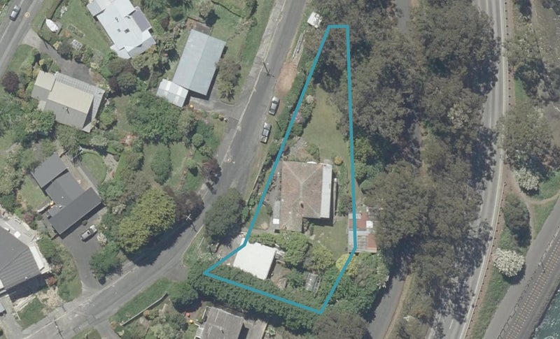 16 Burkes Drive, Saint Leonards, Dunedin - Carousel 1
