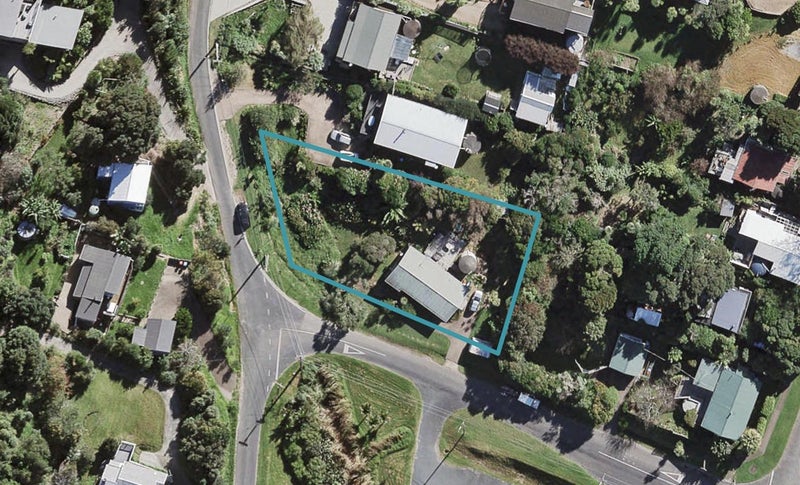 1 Hamilton Road, Surfdale, Waiheke Island - Carousel 1