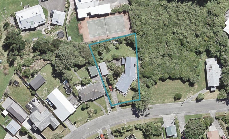 5 Wilson Grove, Normandale, Lower Hutt - Carousel 1