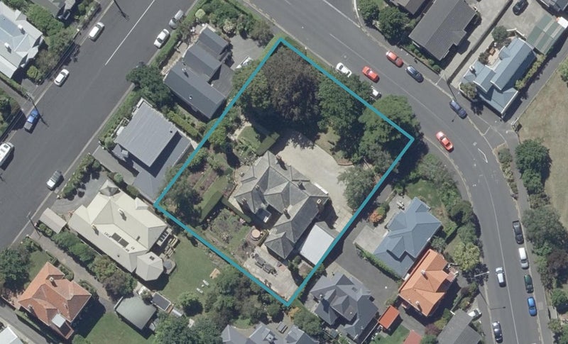 30 Balmacewen Road, Maori Hill, Dunedin - Carousel 1