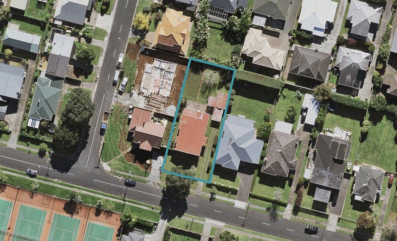 15 Fernleigh Avenue, Royal Oak, Auckland - Carousel 1
