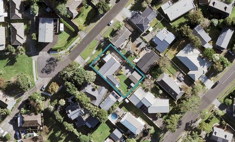 10 Bosun Place, Te Atatu Peninsula, Auckland - Carousel 1