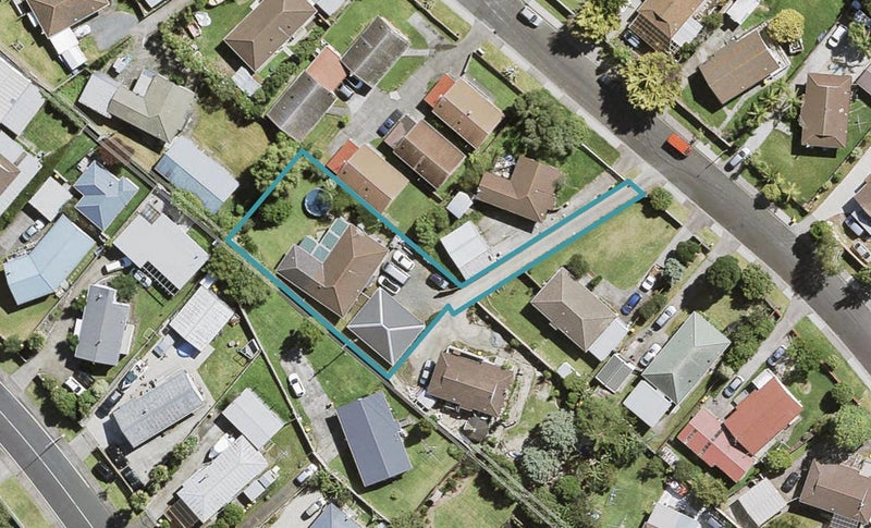 20 Silverstone Place, Henderson, Auckland - Carousel 1