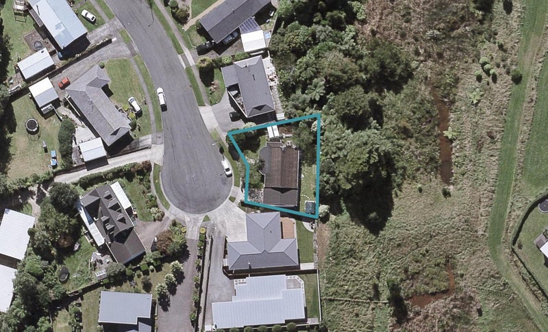 15 Winstone Place, Highlands Park, New Plymouth - Carousel 1
