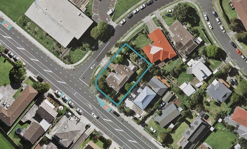 1/28 Akoranga Drive, NORTHCOTE, AUCKLAND - Carousel 1