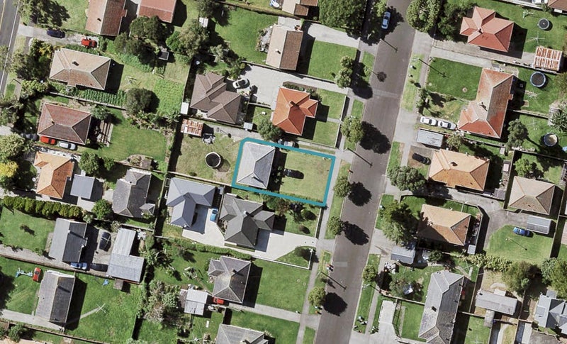 11 Kawiti Avenue, Point England, Auckland - Carousel 1