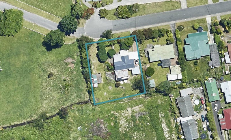 12 Bellvue Road, Kawaha Point, Rotorua - Carousel 1