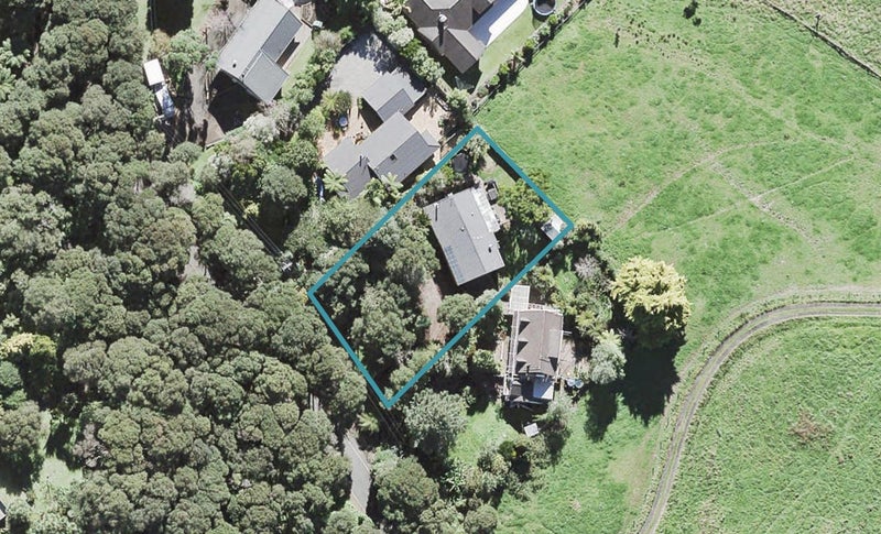 82 Grassmere Road, Henderson Valley, Auckland - Carousel 1