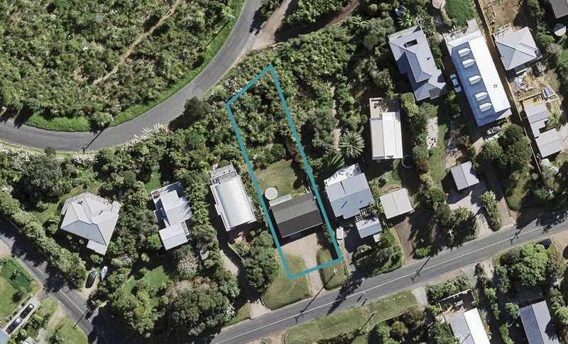 62 Hauraki Road, Oneroa, Waiheke Island - Carousel 1