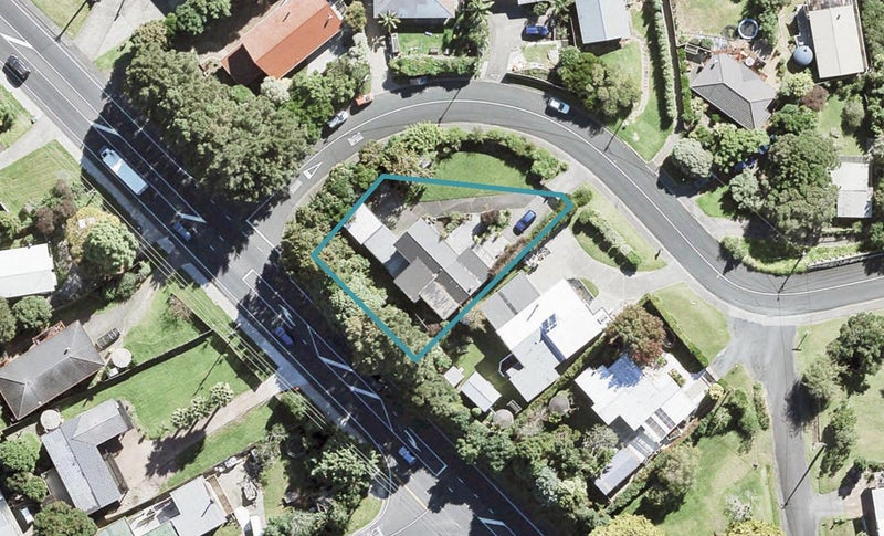 2 Hiwi Crescent, Stanmore Bay, Whangaparaoa - Carousel 1