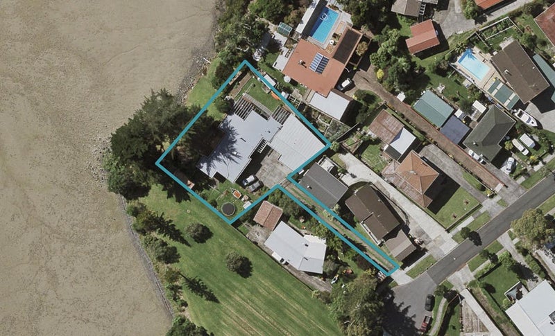 13 Riverina Avenue, Pakuranga, Auckland - Carousel 1