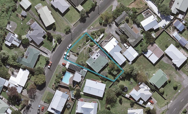 7 Gordon Street, Glen Avon, New Plymouth - Carousel 1
