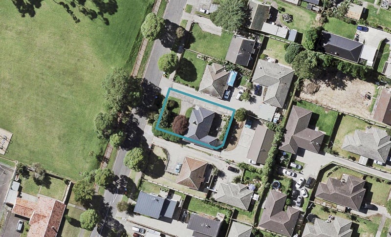 92 Castledine Crescent, Glen Innes, Auckland - Carousel 1