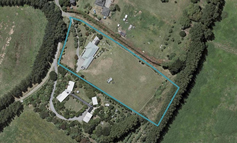 35 Kensington Drive, Peka Peka - Carousel 1