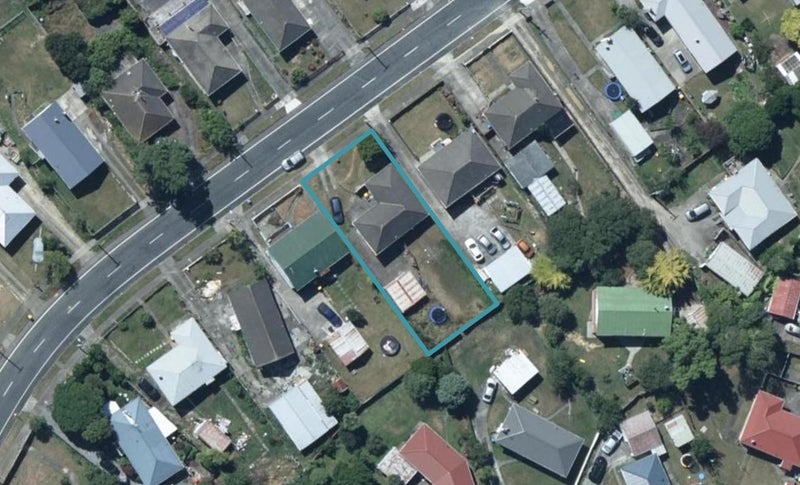 76 Castor Crescent, Cannons Creek, Porirua - Carousel 1
