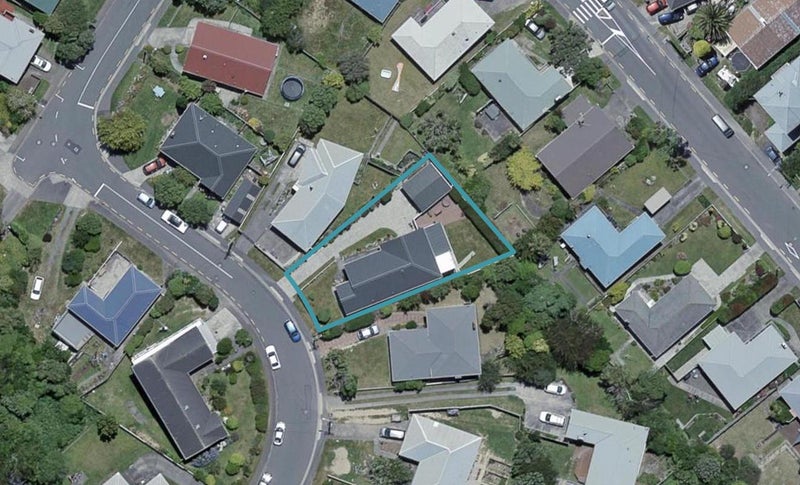 11 Bancroft Terrace, Newlands, Wellington - Carousel 1