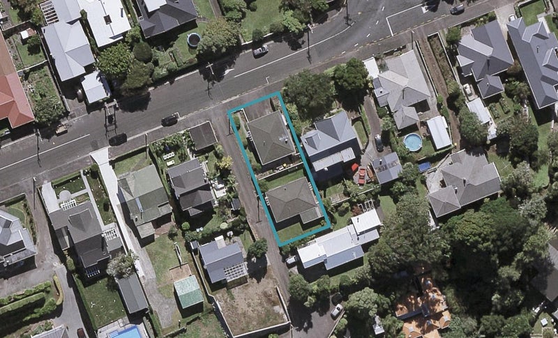 1/13 Wallace Place, Westown, New Plymouth - Carousel 1