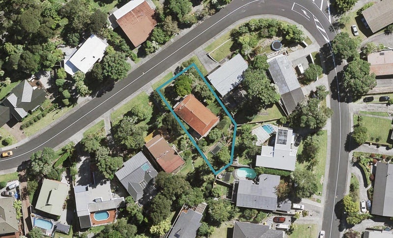 76 Daffodil Street, Titirangi, Auckland - Carousel 1