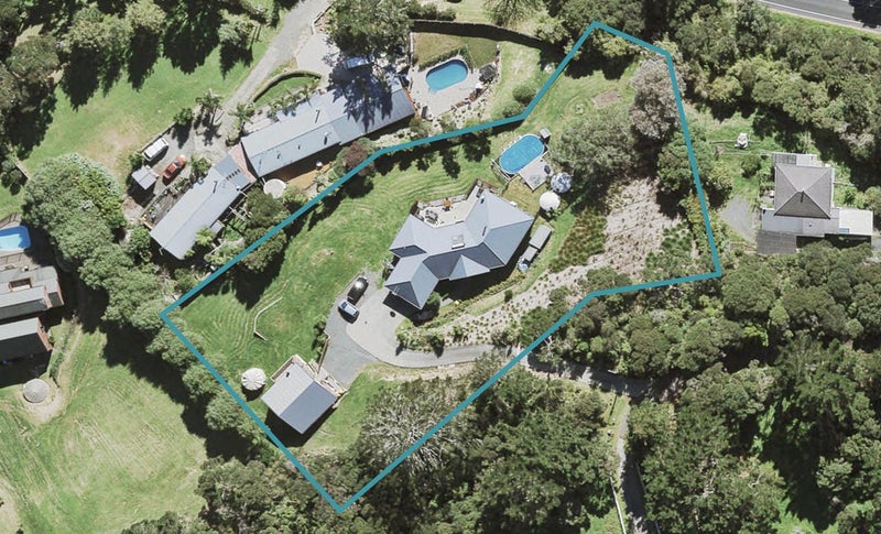 12 Leveloff Road, Paremoremo, Auckland - Carousel 1