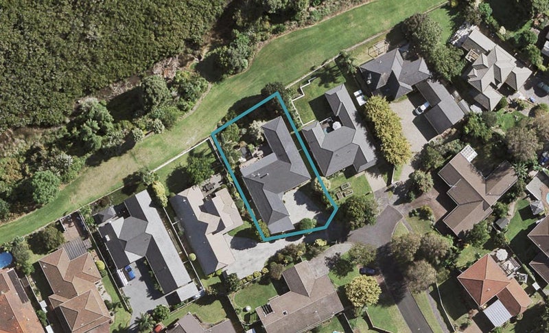 8 Chica Place, Conifer Grove, Takanini - Carousel 1