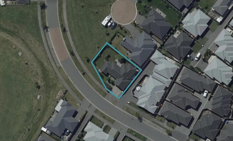 10 Somerville Crescent, Aidanfield, Christchurch - Carousel 1