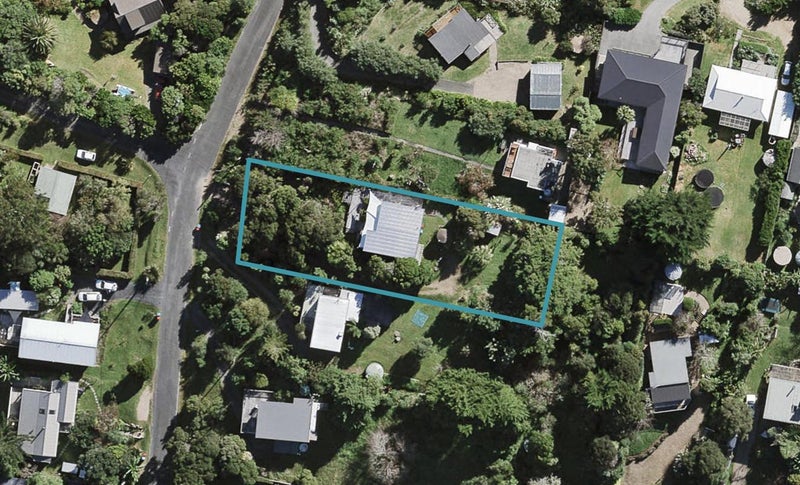 12 Queens Drive, Oneroa, Waiheke Island - Carousel 1