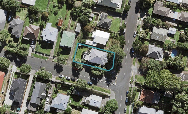 70 Aroha Avenue, Sandringham, Auckland - Carousel 1