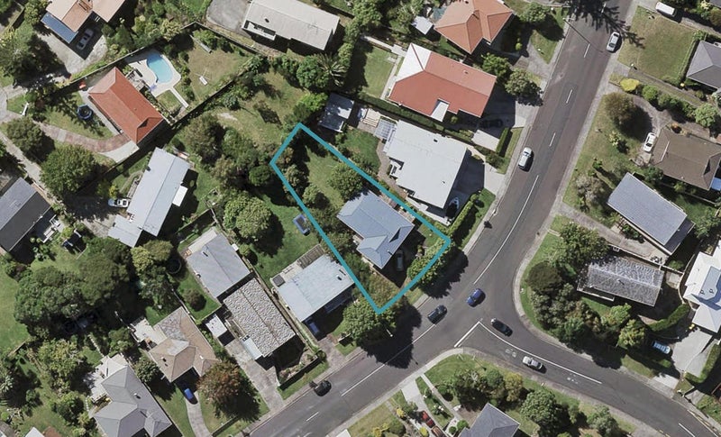 24 Juniper Road, Sunnynook, Auckland - Carousel 1