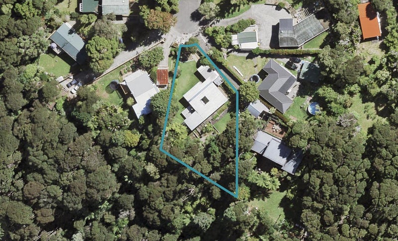 62 Rimutaka Place, Titirangi, Auckland - Carousel 1