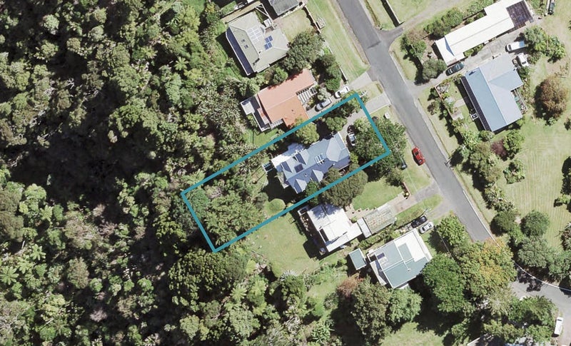 15 Lookout Drive, Laingholm, Auckland - Carousel 1